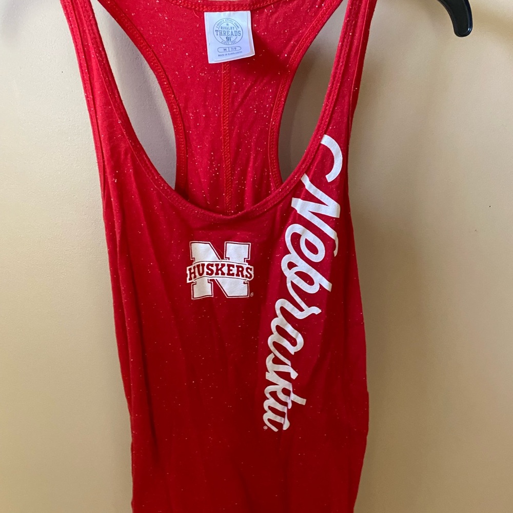 Size median Nebraska Husker tank. White speckles on Tank top